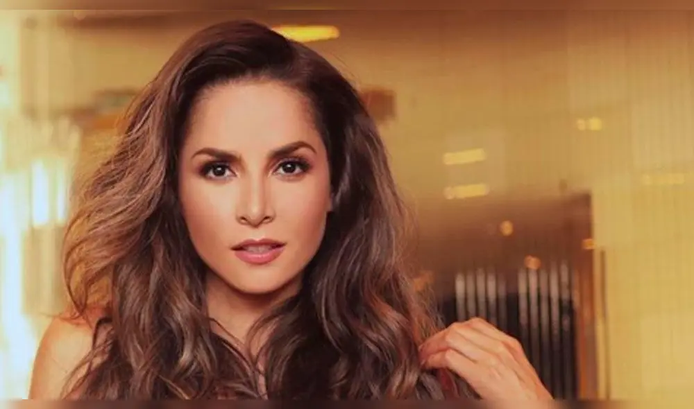 Carmen Villalobos se destapa con sexy 'selfie' en bikini y remece Instagram [FOTO]