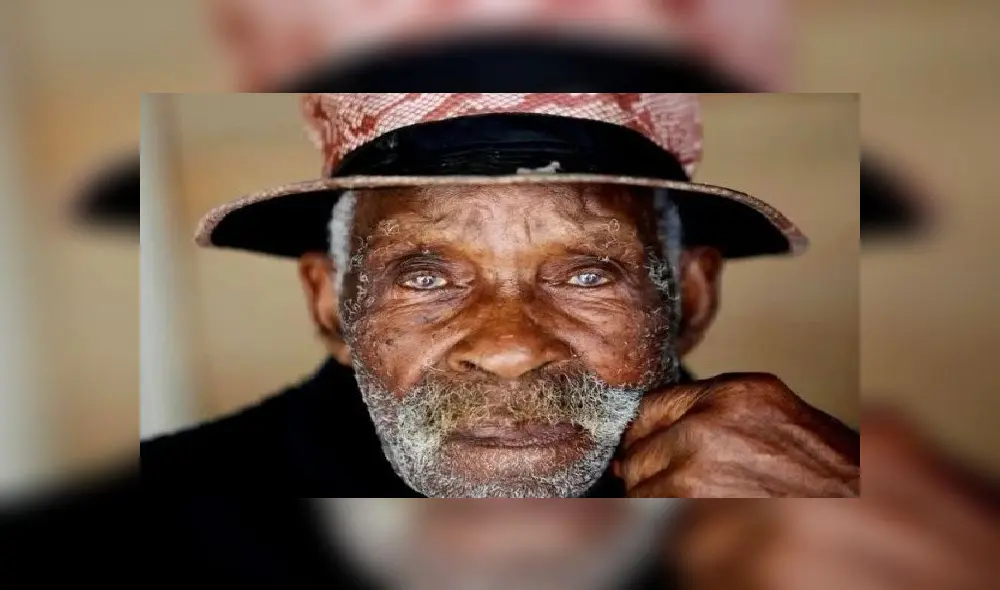 WILMINGTON, DELAWARE - AUGUST 19: Democratic vice presidential nominee U.S. Sen. Kamala Harris (D-CA) and her husband Douglas Emhoff appear on stage after Harris delivered her acceptance speech on the third night of the Democratic National Convention from the Chase Center August 19, 2020 in Wilmington, Delaware. The convention, which was once expected to draw 50,000 people to Milwaukee, Wisconsin, is now taking place virtually due to the coronavirus pandemic. Harris is the first African-American, first Asian-American, and third female vice presidential candidate on a major party ticket.   Win McNamee/Getty Images/AFP