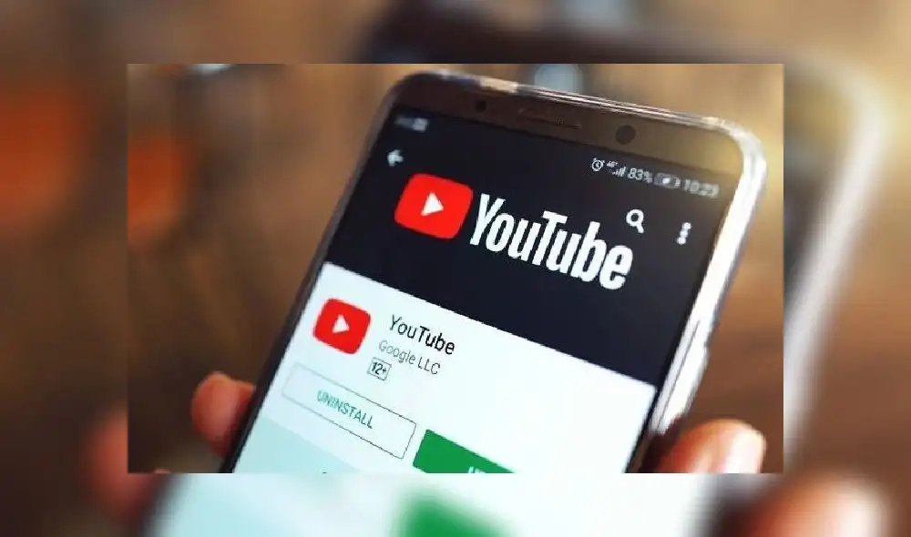 Utiliza comandos de voz para reproducir canciones en YouTube.