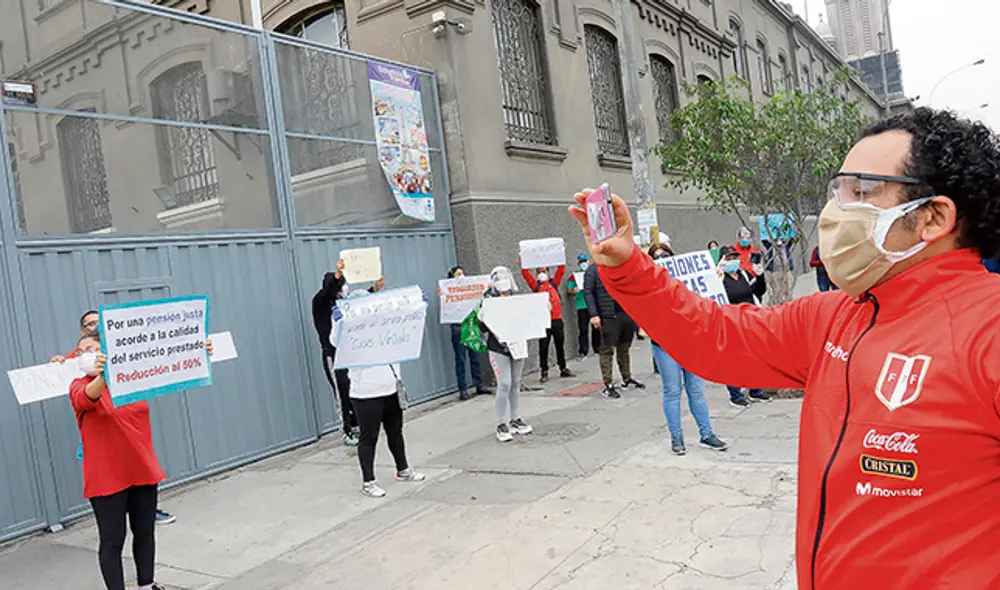 Opción tras protestas. Cientos de padres optaron por la escuela pública ante problemas. Opción tras protestas. Cientos de padres optaron por la escuela pública ante problemas.