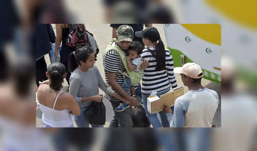 Venezolanos arriesgan salud comprando en ‘farmacias’ callejeras de la frontera [VIDEO]