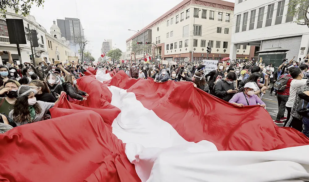 Defensores de la democracia. En casi todos sus discursos expresaban que lo suyo era la defensa de la democracia. La respuesta del Gobierno fue la represión indiscriminada. Foto: Jorge Cerdán / LA República