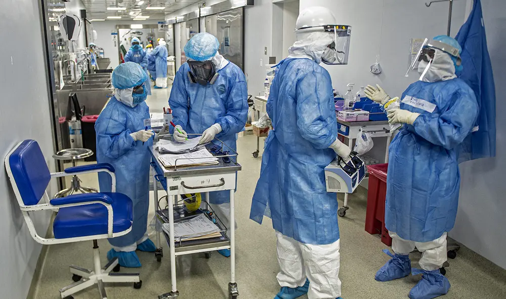 Hasta el momento se han reportado un total de 6,6 millones de muertes a nivel mundial por el covid-19, así como casi 640 millones de casos de contagios. Foto: AFP