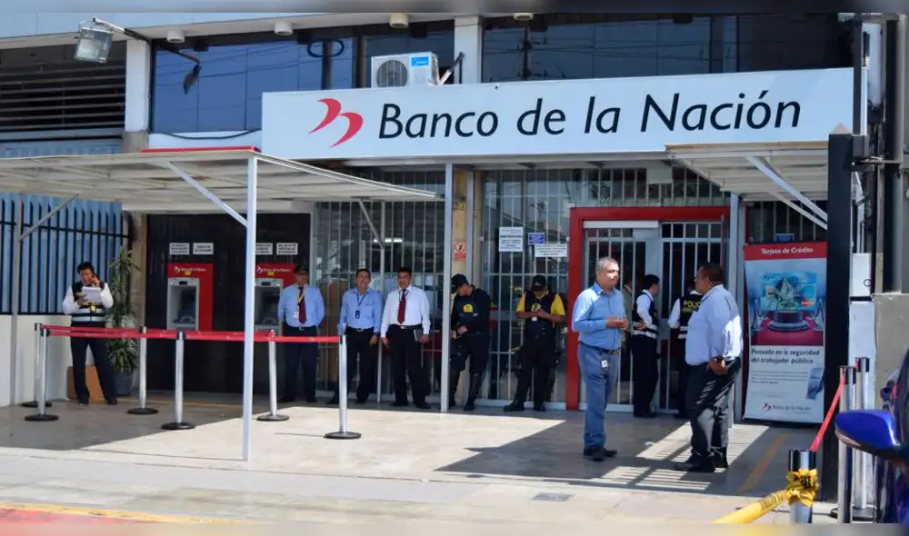 La Victoria: Mujer se llevó 30 mil soles de Banco de La Nación y salió caminando La Victoria: Mujer se llevó 30 mil soles de Banco de La Nación y salió caminando