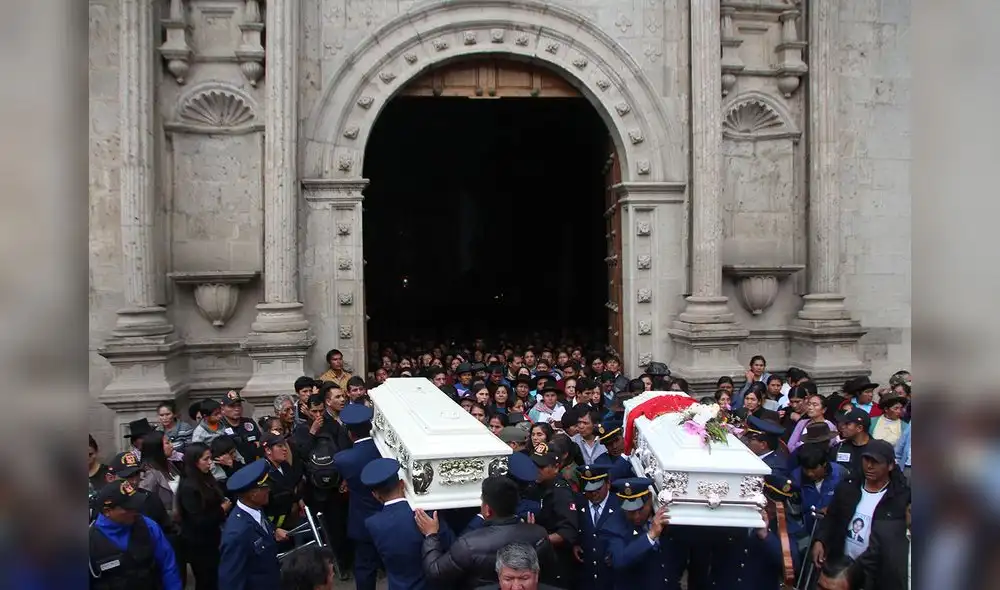 Hoy fueron enterradas las dos niñas asesinadas en Andahuaylas [FOTOS]