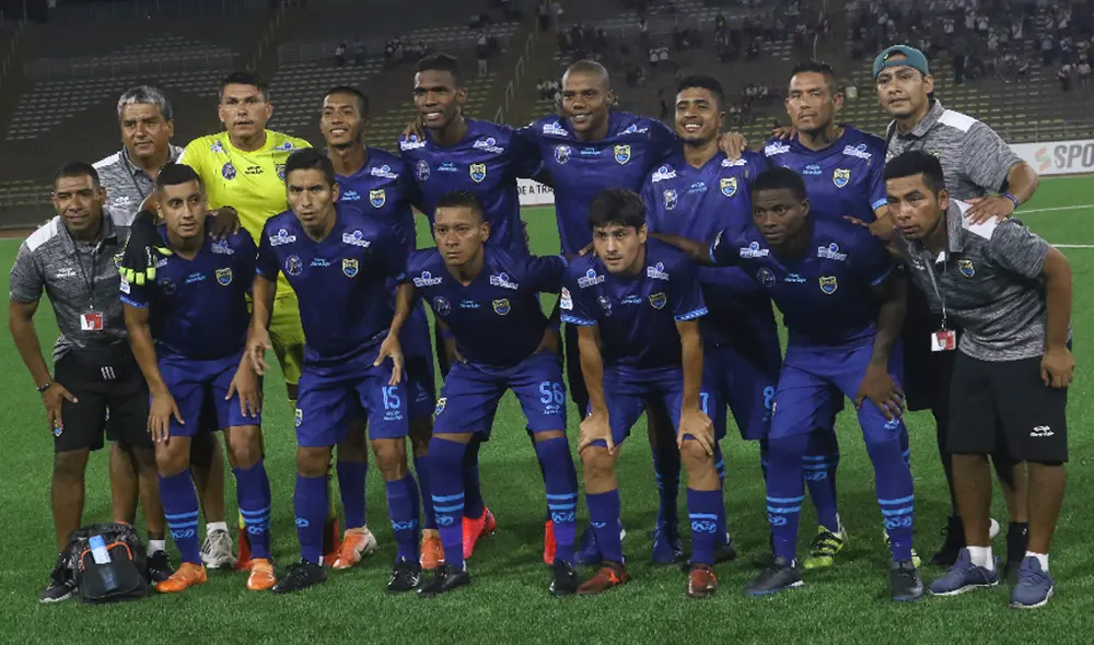 La propuesta de Carlos Stein a sus jugadores. | Foto: EFE