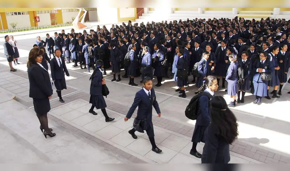 Profesores de Arequipa piden a Vizcarra convoque nuevas elecciones