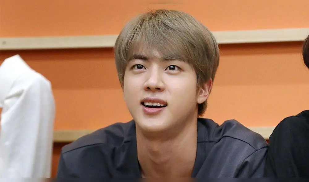 Desliza para ver más imágenes de Jin de BTS. Foto: Big Hit