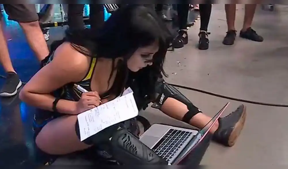 La popular 'Chica selfie' se comprometió a alcanzar las más altas notas este ciclo y así celebró su aprobación. La popular 'Chica selfie' se comprometió a alcanzar las más altas notas este ciclo y así celebró su aprobación.