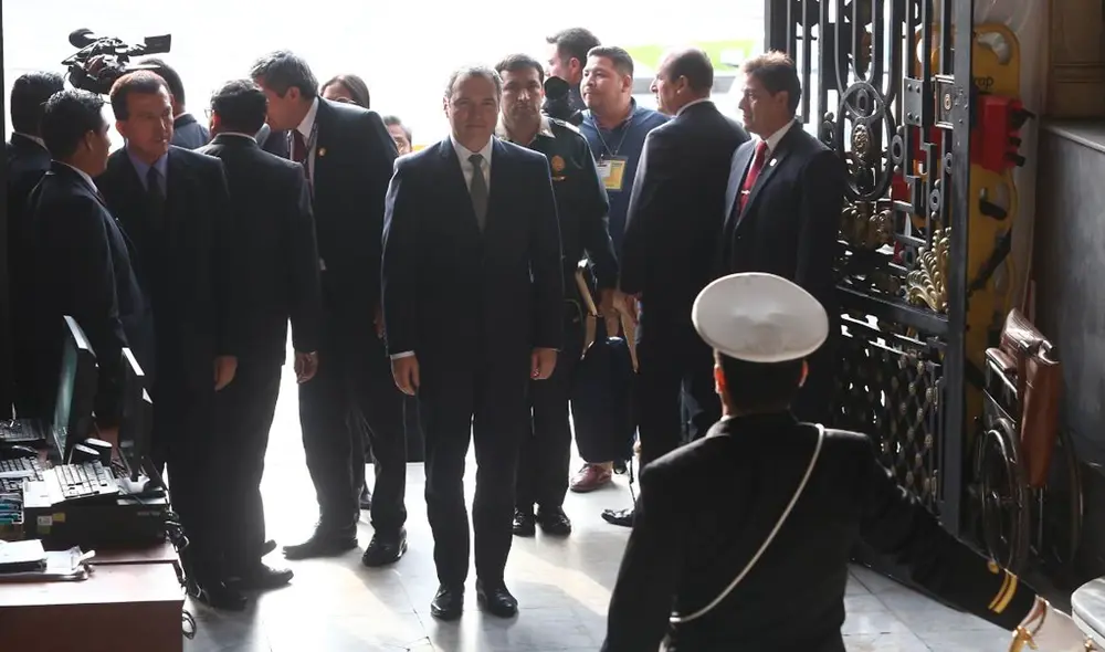 Salvador del Solar llegó al Congreso para exposición del proyecto de adelanto de elecciones. Foto: Michael Ramón.