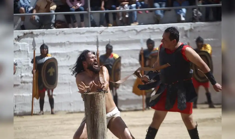 Semana Santa: actor es crucificado de verdad en Huánuco [FOTOS]
