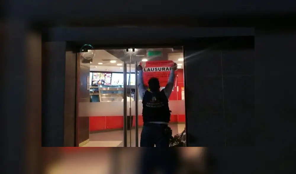 El local de comida rápida fue clausurado temporalmente. El local de comida rápida fue clausurado temporalmente.