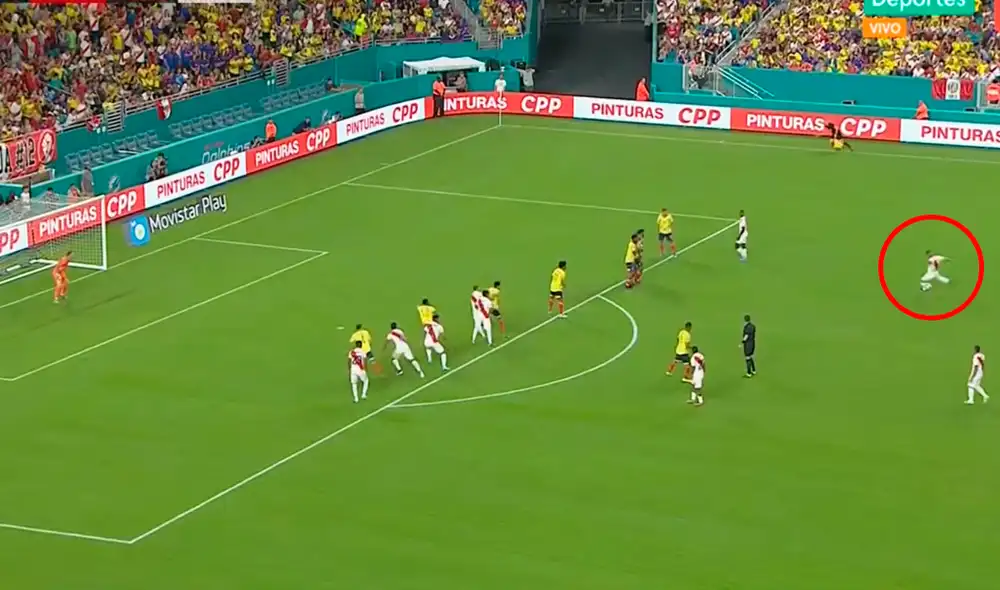 Paolo Guerrero casi anota de tiro libre como el gol que nos llevó al repechaje rumbo a Rusia 2018. Paolo Guerrero casi anota de tiro libre como el gol que nos llevó al repechaje rumbo a Rusia 2018.