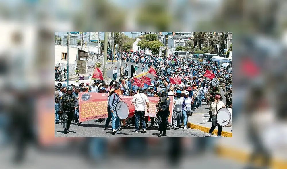 protesta. Movilización de ayer convocó a cientos de agremiados, según el dirigente Jeremías Escalante. protesta. Movilización de ayer convocó a cientos de agremiados, según el dirigente Jeremías Escalante.
