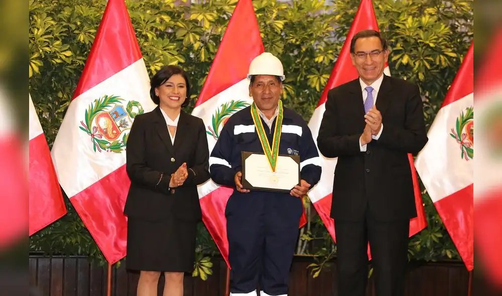 Condecoran con la Orden del Trabajo a minero que participó en Operación Chavín de Huántar Condecoran con la Orden del Trabajo a minero que participó en Operación Chavín de Huántar