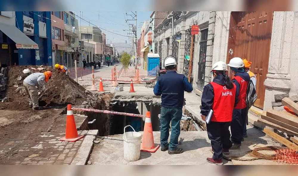 Representantes de órgano de control inspeccionaron obras de eje viail. Foto: Contraloría.