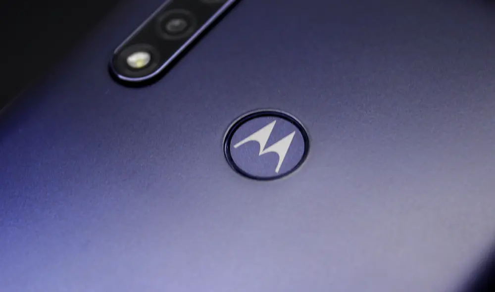 Sensor de huellas dactilares ubicado en la parte trasera del teléfono. | Foto: Carol Larrain Sensor de huellas dactilares ubicado en la parte trasera del teléfono. | Foto: Carol Larrain