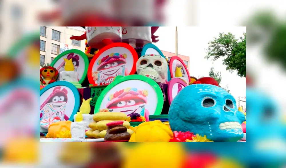 Vía Facebook. Se difundieron unas imágenes de un altar realizado con plastilina Play Doh en la Plaza de la República, México. Vía Facebook. Se difundieron unas imágenes de un altar realizado con plastilina Play Doh en la Plaza de la República, México.