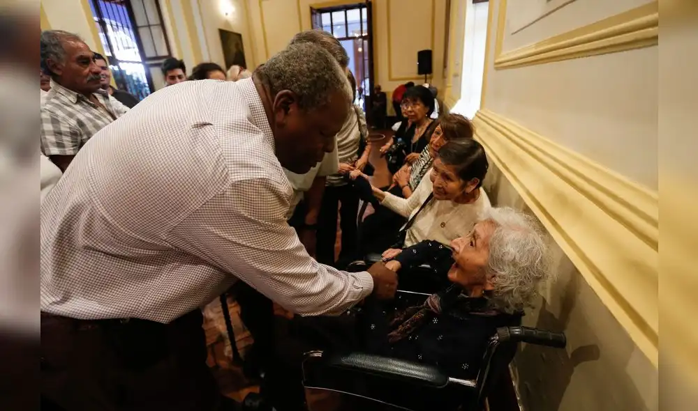 Velan al periodista y maestro César Lévano [FOTOS]