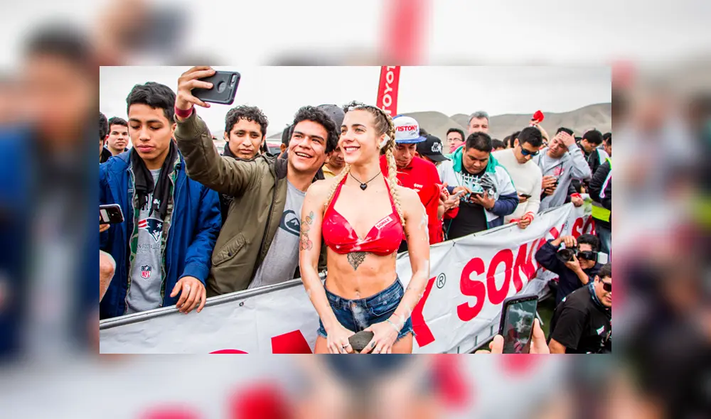 Combate: Paula Ávila y Michela Elías elevaron la temperatura con sexy car wash [FOTOS]