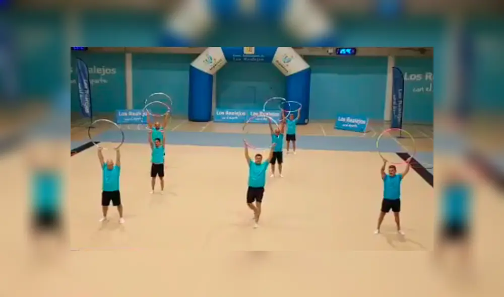 Papás bailaron en honor a sus hijas gimnastas y causaron furor entre el público asistente Papás bailaron en honor a sus hijas gimnastas y causaron furor entre el público asistente