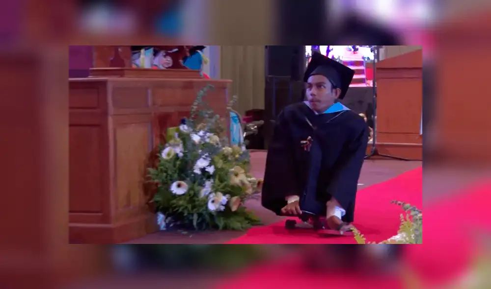 Fue a clases en ‘skateboard’ por su discapacidad y recibe conmovedor premio el día de graduación