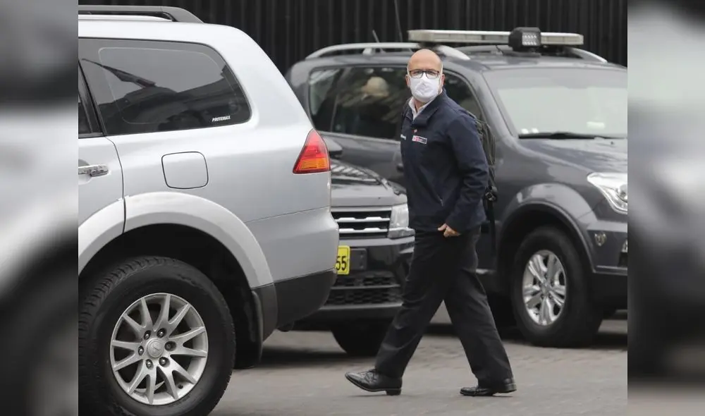 Ministro de Salud, Víctor Zamora, llegando a Palacio de Gobierno. Foto: Jorge Cerdán/La República.