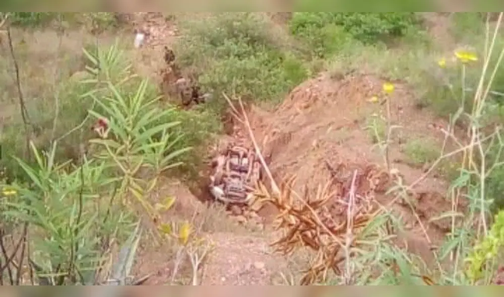 Vehículo cayó al abismo. Vehículo cayó al abismo.