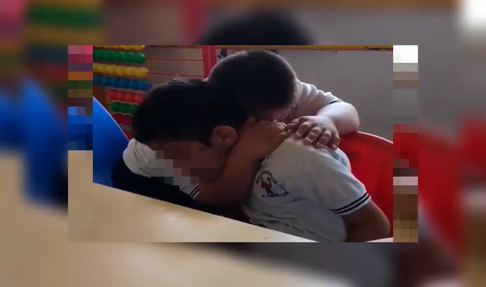 Niño con Síndrome de Down es captado en el momento que consuela a su amigo con autismo [VIDEO]