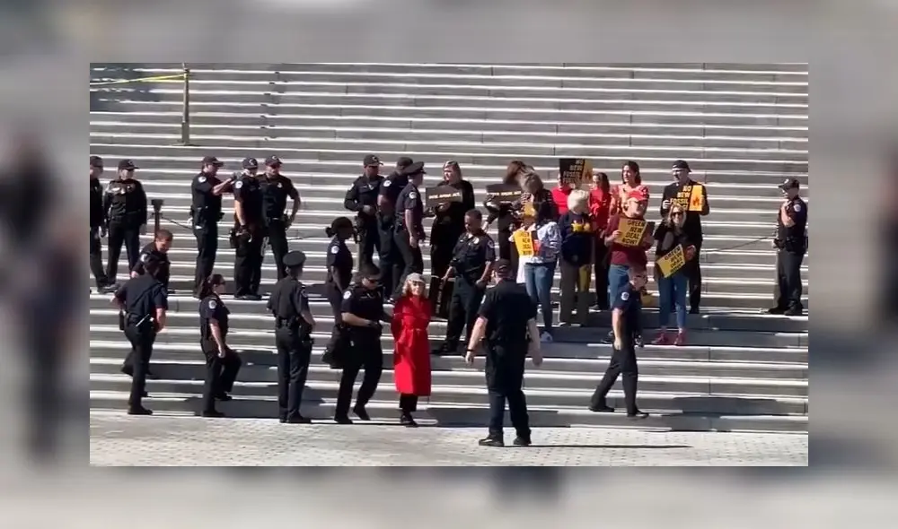 Jane Fonda es arrestada por protestar frente al Congreso de Estados Unidos Jane Fonda es arrestada por protestar frente al Congreso de Estados Unidos