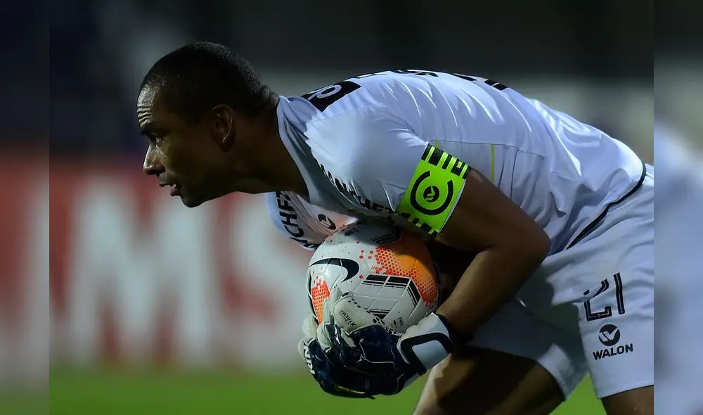 Con 40 años, Joel Pinto es el capitán de Sport Huancayo. Foto: AFP Con 40 años, Joel Pinto es el capitán de Sport Huancayo. Foto: AFP