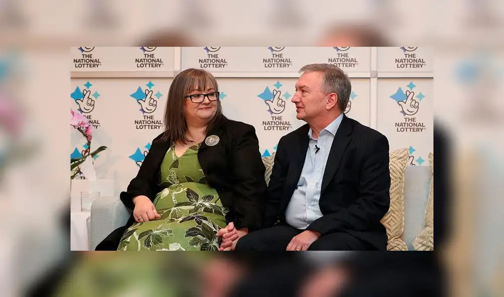 Esposos ganan millonario premio de lotería y lo compartirán con 50 personas