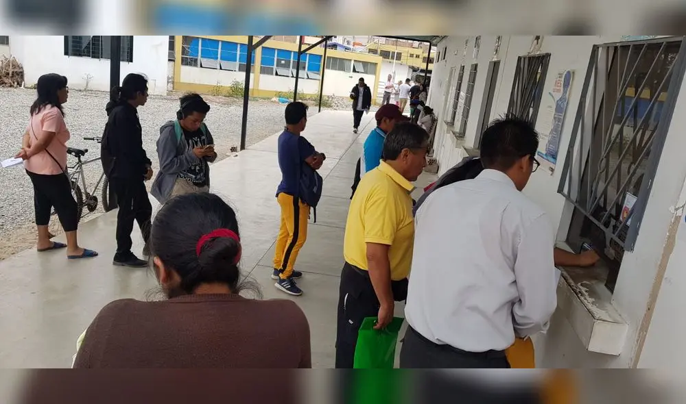 Pacientes del hospital de Tacna expuestos por tumultos y ausencia de medidas de bioseguridad [FOTOS]