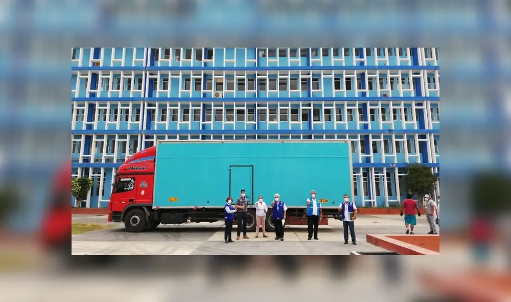 Durante su visita a Piura, el gerente del Seguro Social entregó 20 toneladas de equipos de protección para el personal de salud, medicamentos e insumos para la atención de casos de COVID-19 en la Red Asistencial Piura. (Foto: EsSalud) Durante su visita a Piura, el gerente del Seguro Social entregó 20 toneladas de equipos de protección para el personal de salud, medicamentos e insumos para la atención de casos de COVID-19 en la Red Asistencial Piura. (Foto: EsSalud)