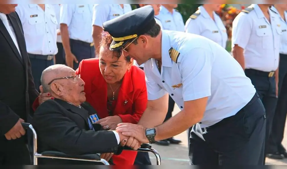 Condecoración de Don Pascual Quispe Sernaqué Condecoración de Don Pascual Quispe Sernaqué