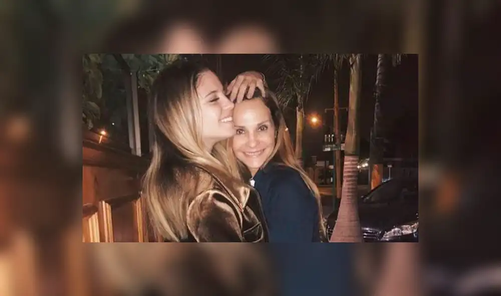 Flavia Laos celebra el Día de la Madre con las mujeres que la inspiran