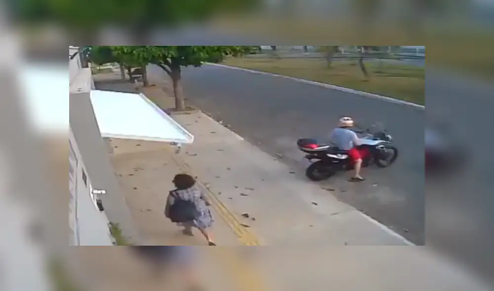 En Facebook, una mujer quedó atrapada en una desconocida casa tras ser ‘tragada’ por un portón automático. En Facebook, una mujer quedó atrapada en una desconocida casa tras ser ‘tragada’ por un portón automático.