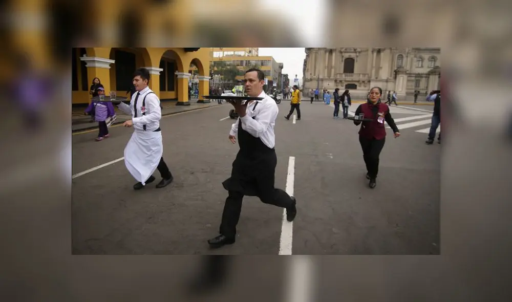 dia del pisco pileta plaza de armas foto LR (VER FOTOGRAFO EN SDARC)