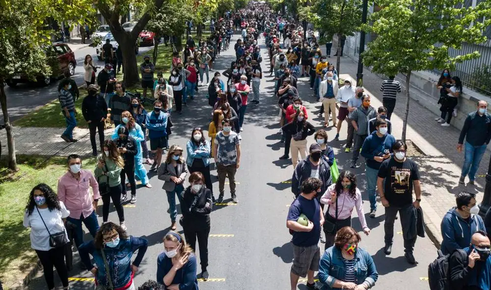 El ministro de Salud, Enrique Paris, aseguró que se han respetado las normas sanitarias. Foto: Javier Torres / AFP