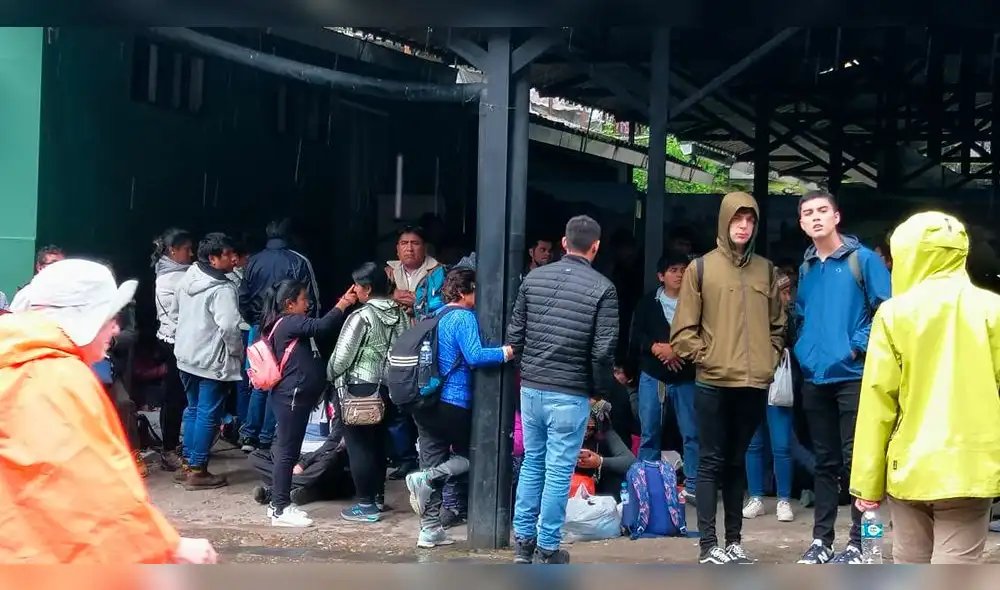  Cientos de turistas varados en vía a Machupicchu por paro agrario en Cusco [FOTOS Y VIDEO]
