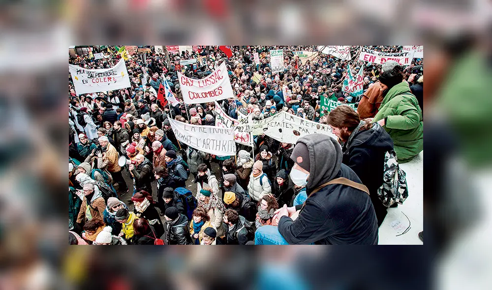 Impugnan. Cientos de miles de manifestantes en las vías de París contra el proyecto pensionario del presidente Macron. Crédito: EFE