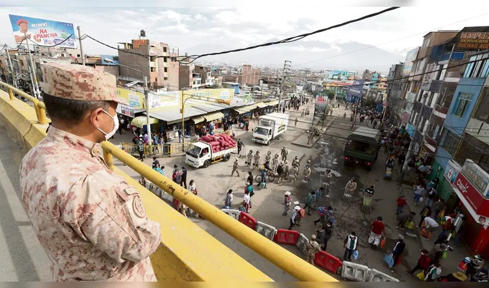 Operativo. En el Avelino, Policía y Ejército realizaron operativo para retirar a ambulantes. Operativo. En el Avelino, Policía y Ejército realizaron operativo para retirar a ambulantes.