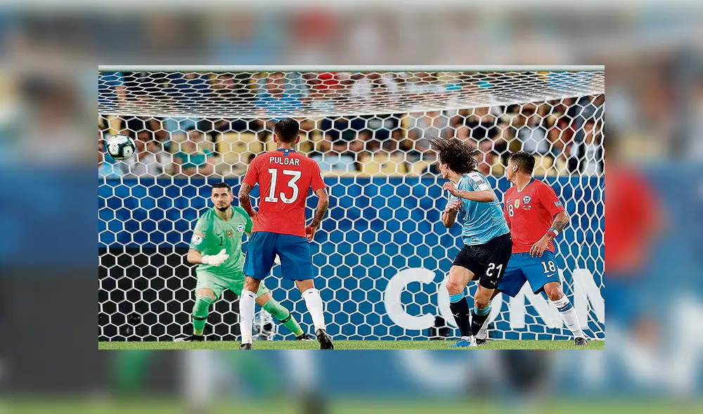 Definido. Con un golazo de Edinson Cavani, los charrúas superaron (1-0) a Chile y jugarán el sábado ante  la ‘Bicolor’.