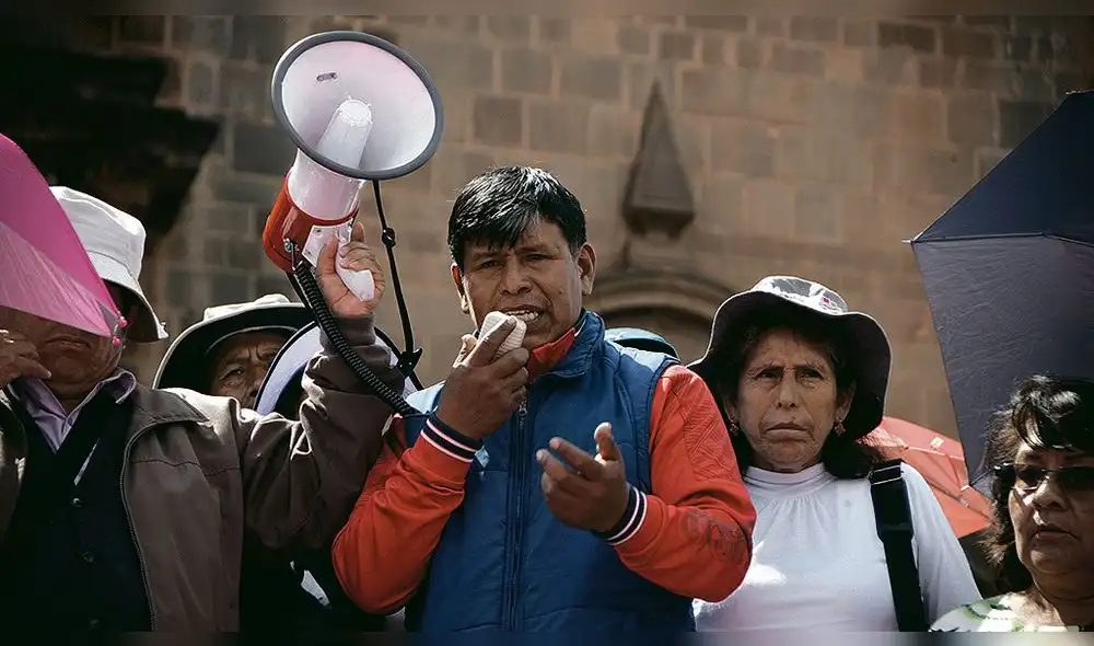 En Cusco investigan a docentes por un supuesto apoyo a terroristas En Cusco investigan a docentes por un supuesto apoyo a terroristas