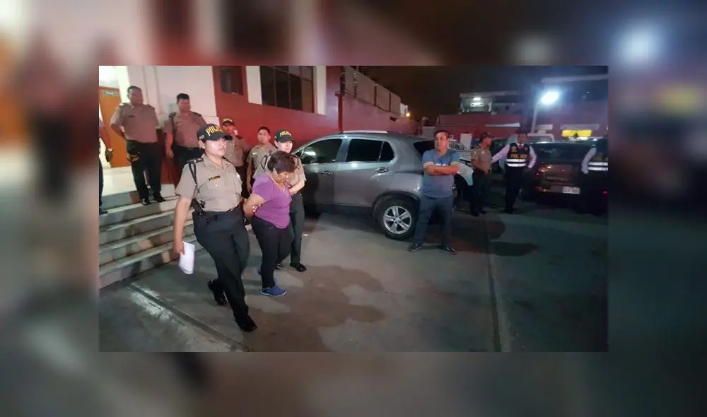 Agentes incautaron 1 011 panchas con billetes de 50 soles impresos. (Foto: Grace Mora / La República)