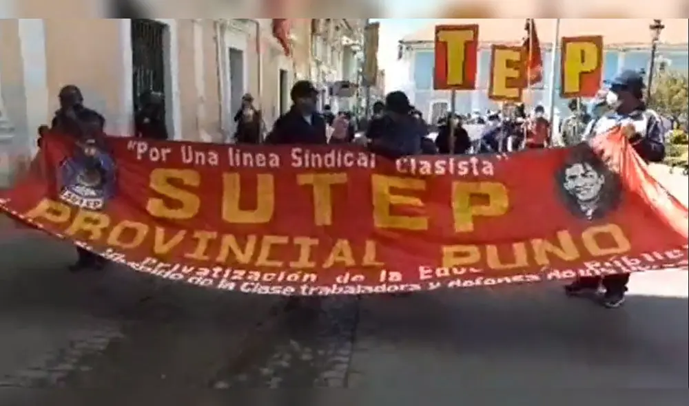 Maestros salieron en movilización en las calles de Puno y Juliaca.