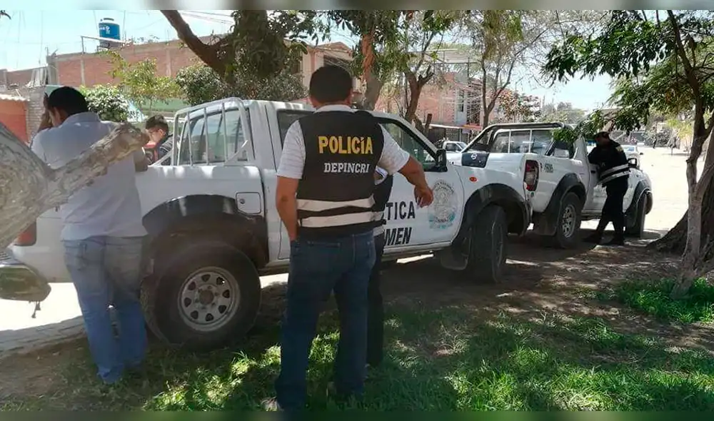 Agentes buscan información que ayude a la captura de los delincuentes. Agentes buscan información que ayude a la captura de los delincuentes.