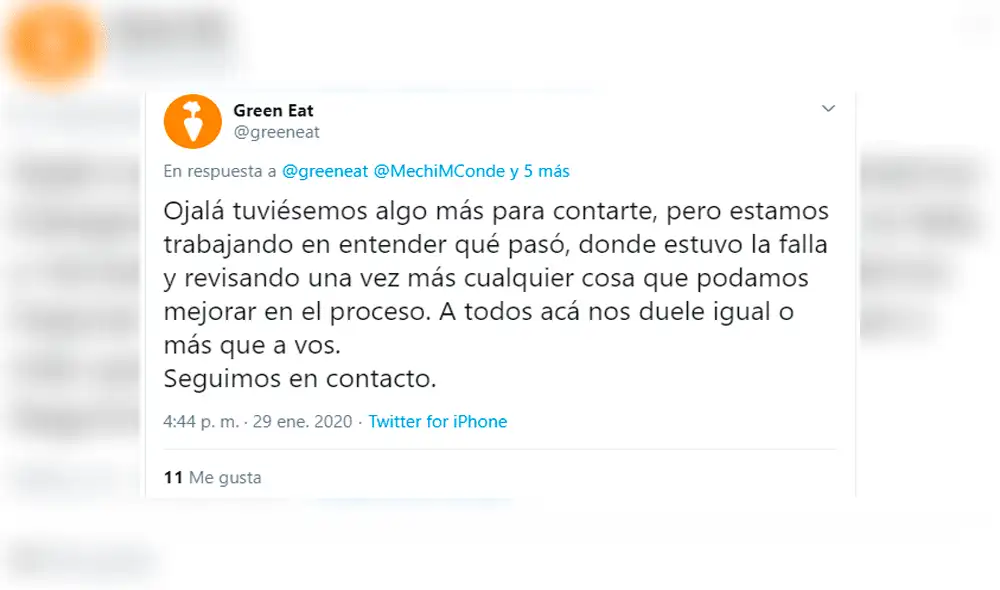 Mujer va a restaurante y encuentra una rana en el fondo de su ensalada Mujer va a restaurante y encuentra una rana en el fondo de su ensalada