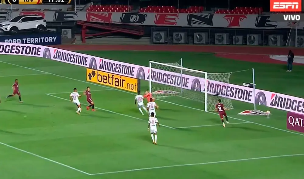 Rafael Santos Borré anotó el empate a los 17 del primer tiempo. Foto: Captura/Espn