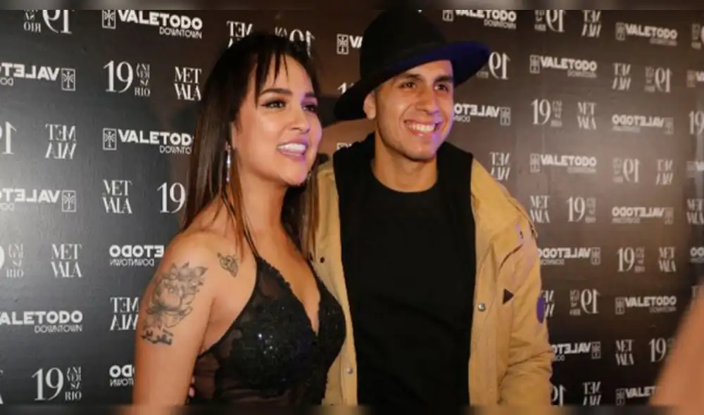 Daniela Darcourt sale con sus amigas a la piscina sin mascarilla tras terminar con Andrés Izquierdo Daniela Darcourt sale con sus amigas a la piscina sin mascarilla tras terminar con Andrés Izquierdo